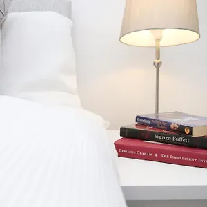 Modern Guesthouse, Fast Wi-fi, Street Free Parking, Central, Fully Equipped Pensión