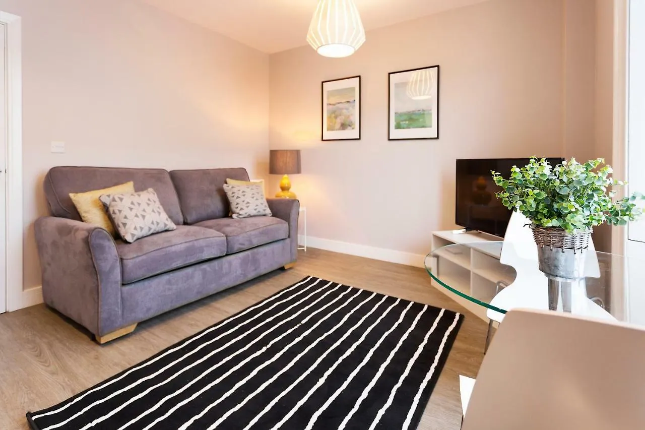 Elm St Home Cardiff Apartment