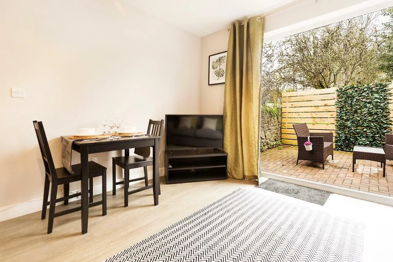 Elm St Home Cardiff Apartment